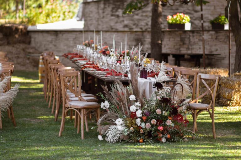 6 Romantic Wedding Tablescape Ideas For Every Season
