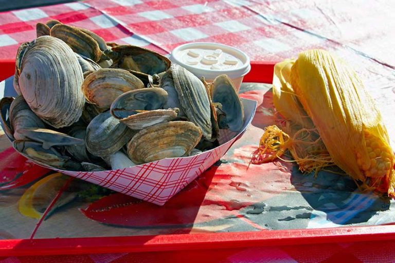 How To Host A Fantastic Clambake Party At The Beach